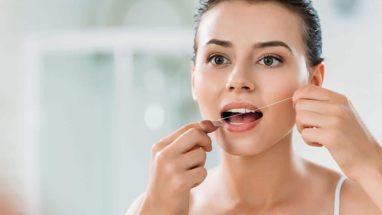 The Link Between Poor Flossing and Gum Disease St albans