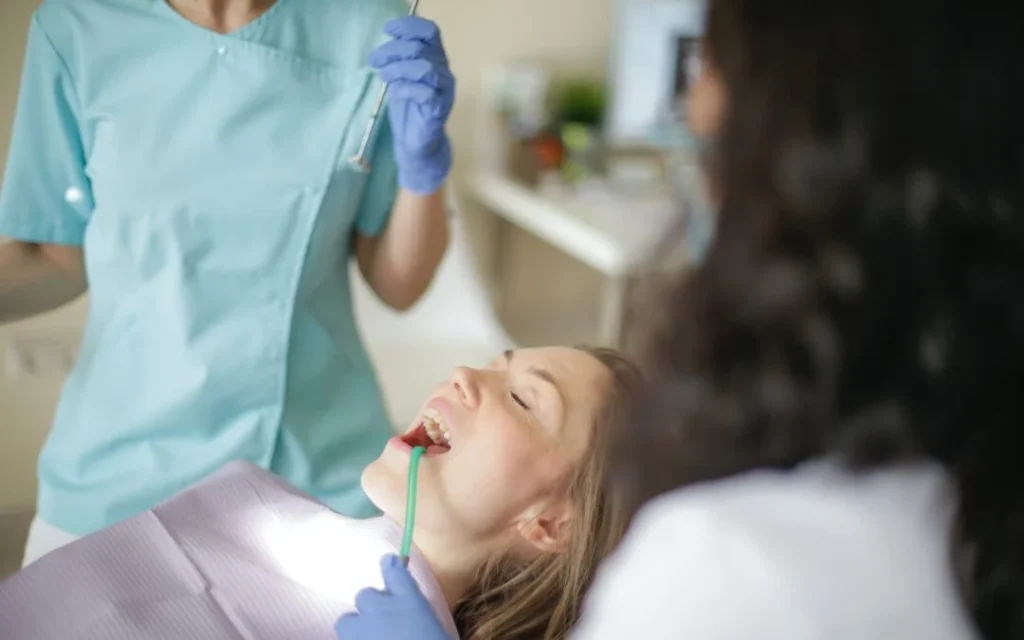 How Dentists Spot Cracks St albans